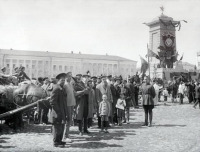 Вольск - Площадь Х-летия Октября и памятник Конституции