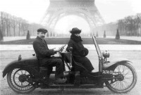 Ретро автомобили - Мототакси в Париже.
