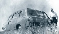 Ретро автомобили - Советский автодизайнер Юрий Долматовский на испытаниях разработанного им авто НАМИ-013, 1949 год.