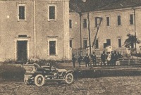 Ретро автомобили - Відкритий фаетон  біля Окружного суду в Луцьку.