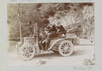 Ретро автомобили - Автомобиль с пассажирами в Экс-Ле-Бен. 1903