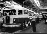 Ретро автомобили - Автобусы ЗИС-155 на заводском конвейере