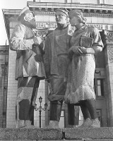 Луганск - Аллегорические фигуры возле Дома техники