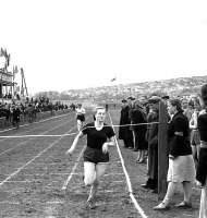 Луганск - Соревнование по легкой атлетике среди учащихся Ворошиловграда,на стадионе им.Ленина  в 1950-е годы.