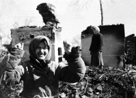 Россия - 66-летняя колхозница А.Зимина из села Гавриловка, проклинает немцев, которые расстреляли её дочь и внуков