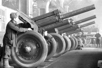 Россия - Сборка орудий на одном из артиллерийских заводов