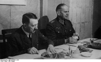  - Адольф Гитлер  и Вальтер фон Рейхенау в штаб-квартире 6-ой Армии.