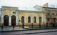 Житомир - Синагога и дом раввина (справа).
