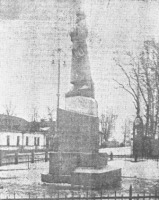 Житомир - Памятник легендарному герою  гражданской войны Н.Щорсу,