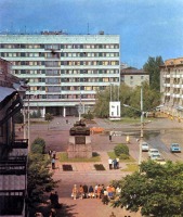 Житомир - В центре площади Победы .