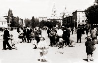 Житомир - Житомиряне на площади Ленина (ныне Соборная)
