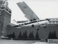 Москва - Немецкий пилот -любитель М. Руст приземляется на Красной площади 1987 г.