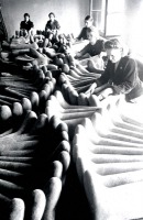 Москва - Рабочие за сортировкой валенок Московской обувной фабрики, предназначенных для отправки на фронт
