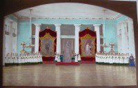 Москва - Воспитанницы и преподавательницы в актовом зале училища Ордена Святой Екатерины