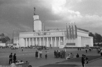 Москва - Вид на павильон СССР от павильона Поволжья 1939,