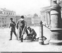 Москва - Чистильщик обуви на Театральной площади 1908—1915, Россия, Москва,