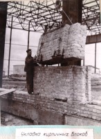 Болохово - Строительство Болоховского машзавода в 1955 году. Начались работы по возведению стен будущего цеха.