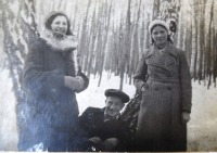 Болохово - Мой любимый город Болохово. Здесь я живу 70 лет.   Сара Абрамзон, Зина Карнеева,Громыко Владимир  - 1940 год.