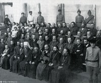 Санкт-Петербург - Группа подсудимых священников в зале суда.