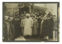 Санкт-Петербург - Эмир Бухарский Сеид-Мир-Алима с сопровождающими его лицами около Соборной мечети в Санкт-Петербурге.