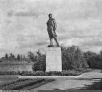 Санкт-Петербург - Статуя Героя Советского Союза Зои Космодемьянской в Московском парке Победы