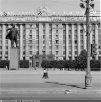 Санкт-Петербург - НПО Ленинец и памятник Ленину на Московской площади
