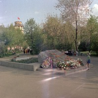 Орёл - Братская могила в сквере танкистов, где похоронены советские воины, погибшие при освобождении города Орла