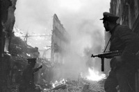 Польша - Советские солдаты-автоматчики во время уличного боя в г.Глогау