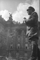 Берлин - Георгий Петрусов на фоне Рейхстага.