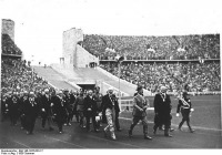 Берлин - Гитлер на Олимпийском стадионе в Берлине,