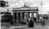 Берлин - Berlin Brandenburger Tor Autos, Stra?enbahn vor 1940 ungelaufen Германия