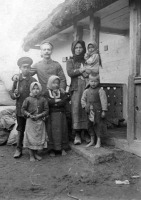 Волынская область - Волинь. Німецький солдат і місцеві мешканці, село Сушиба.