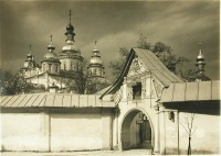 Киев - Вид на Михайловскую Златоверхую церковь Михайловского Златоверхого монастыря