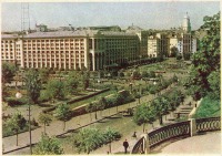 Киев - Киев.  Улица Институтская,  вид на Майдан.