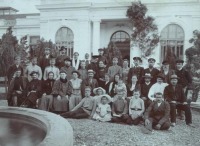 Евпатория - Групповой портрет людей, отдыхающих в Евпатории.