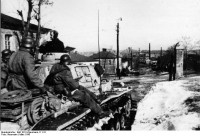  - .Танк с aufgesessener пехотой Waffen-SS-Totenkopf-Division