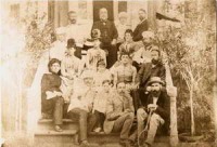 Донецк - Джон Юз со своей семьей.