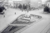 Мукачево - Памятник воинам, погибшим в боях с немецко-венгерскими захватчиками, на площади имени Красной Армии в городе Мукачево