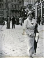 Львов - Поважна пані на одній з вулиць Львова.