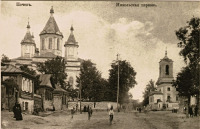 Почеп - Слева Никольская церковь, справа Введенская.