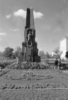 Стаханов - Памятник в Центральном сквере города Кадиевка на могиле партизан, замученных немецкими захватчиками