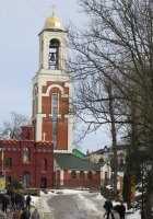 Трускавец - Трускавець. Стара і нова дзвіниця біля церкви св.Миколая.