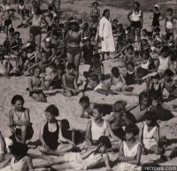 Затока - Бугаз.  Дети санатория на пляже.