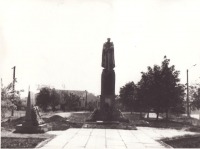 Диканька - Мемориальный комплекс - братская могила советских воинов.