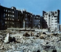 Волгоград - Уцелевшие мирные жители после завершения Сталинградской битвы. Весна-начало лета 1943 года.