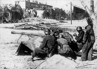 Волгоград - Расчёт немецкого противотанкового орудия на улицах Сталинграда.