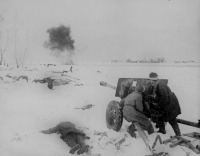 Волгоград - Советские артиллеристы отражают атаку немцев. Сталинград,1942г.
