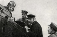 Рогань - Г.П.Петровский знакомится с авиатехникой  (Р-1) 1933г.