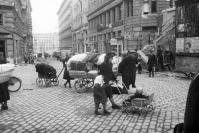 Вена - Жители г.Вены возвращаются в свои дома после окончания уличных боев и освобождения города советскими войсками