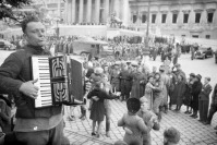 Вена - Народное гуляние по случаю освобождения г.Вены советскими войсками на одной из площадей города